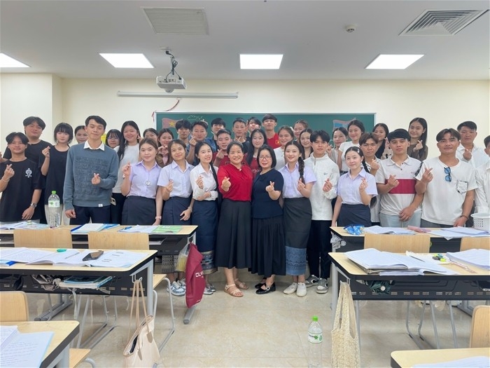 ນັກ​ສຶກ​ສາ​ລາວ​ ຄົ້ນ​ຄ້​ວາ​ພາສາຫວຽດ​ນາມ ​ຜ່ານ​ການລົງຕົວຈິງ​ຢູ່​ກວາງ​ນິງ