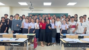 ນັກ​ສຶກ​ສາ​ລາວ​ ຄົ້ນ​ຄ້​ວາ​ພາສາຫວຽດ​ນາມ ​ຜ່ານ​ການລົງຕົວຈິງ​ຢູ່​ກວາງ​ນິງ