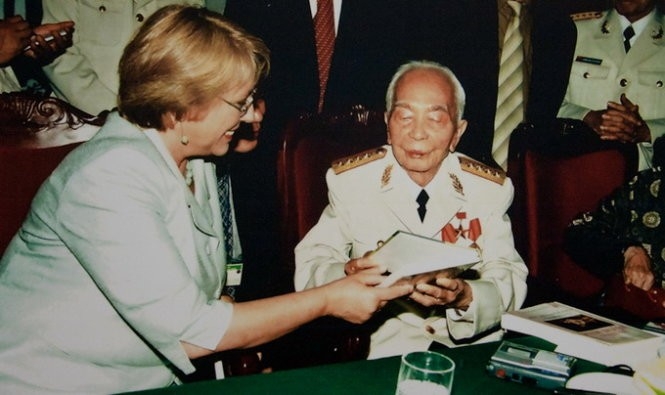 Michelle Bachelet ​ແລະ ບົດ​ເພງ​ມິດຕະພາບ​ຫວຽດນາມ - ຈີ​ເລ