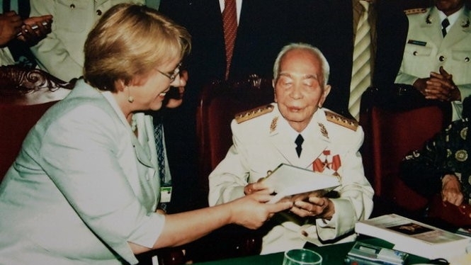 Michelle Bachelet ​ແລະ ບົດ​ເພງ​ມິດຕະພາບ​ຫວຽດນາມ - ຈີ​ເລ