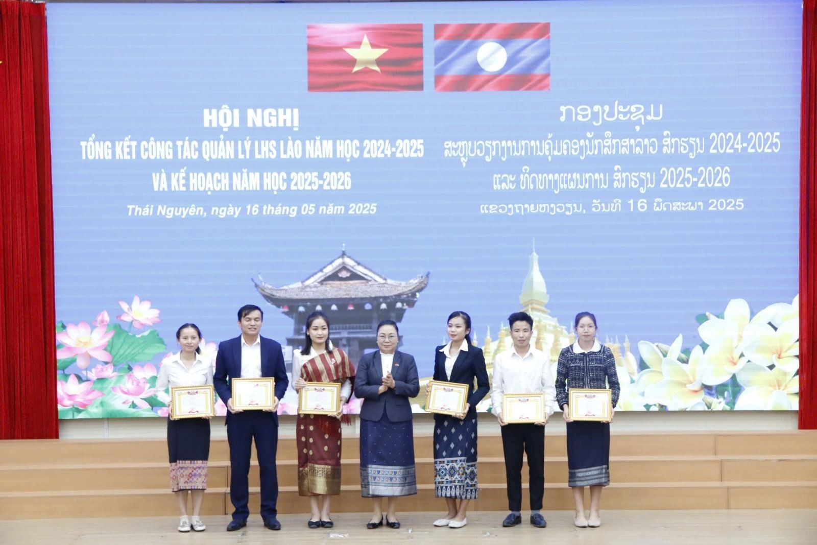 ທ່ານນາງ ​ເອກ​ອັກ​ຄະ​ລັດ​ຖະ​ທູດ​ລາວ​ ຄຳເພົາ ​ເອີນ​ທະ​ວັນ: ຫວຽດ​ນາມ​ຢືນ​ຢັນທີ່ຕັ້ງດ້ວຍຄວາມ​ຕັ້ງ​ໜ້າ​ອັນ​ແຮງ​ກ້າ ແລະ ຄວາມ​ມຸ່ງ​ມາດ​ປາດ​ຖະ​ໜາ​ທີ່​ຈະ​ລຸກ​ຂຶ້ນ..