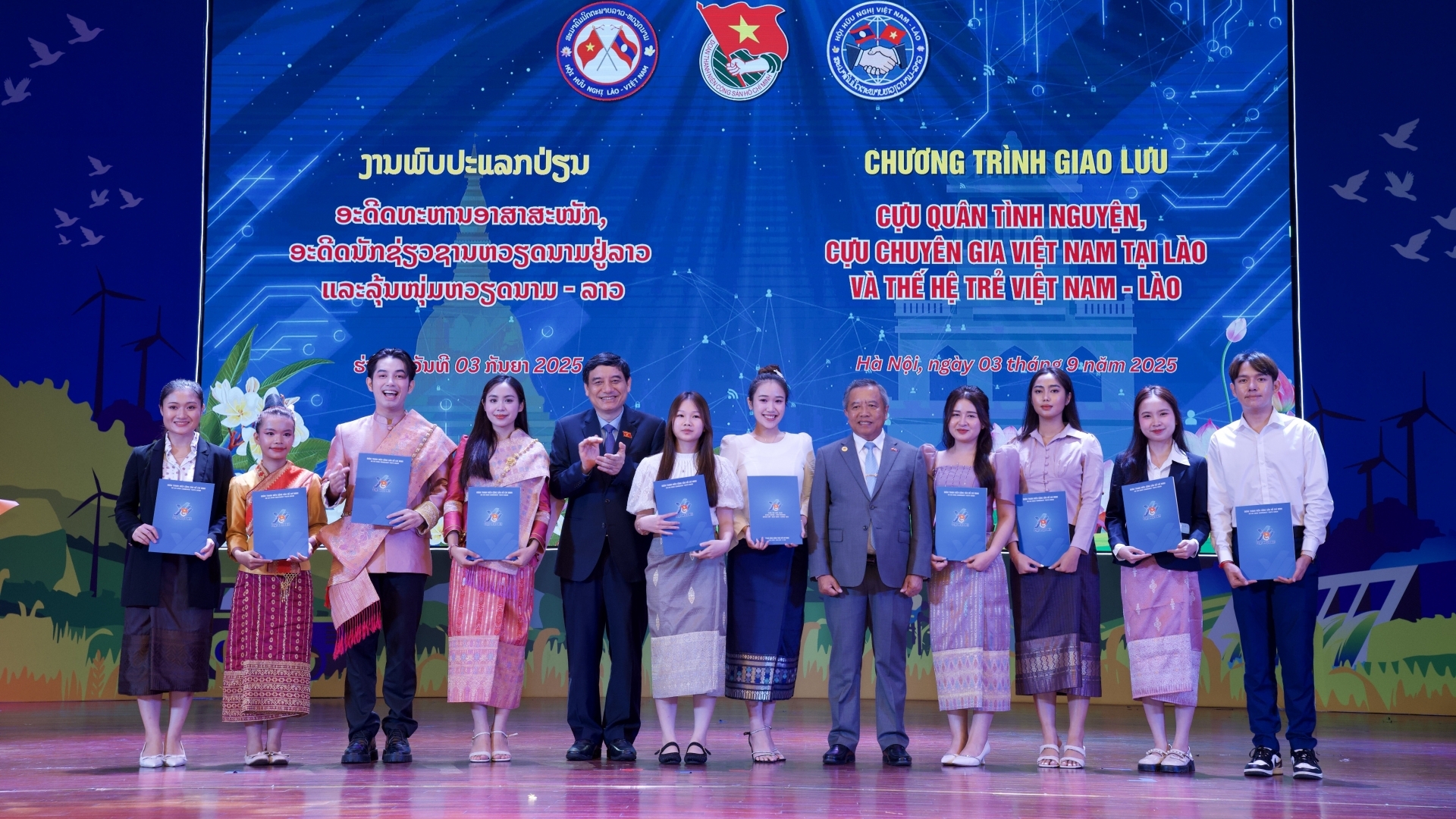 ສືບ​ຕໍ່​ແຫຼ່ງ​ນ້ຳ​ໃຈ​ມິດ​ຕະ​ພາບ, ຈຸດປະກາຍແຈ້ງຄວາມ​ມຸ່ງ​ມາດ​ປາດ​ຖະ​ໜາ​ໃຫ້​ຊາວ​ໜຸ່ມ​ຫວຽດ​ນາມ ແລະ ລາວ