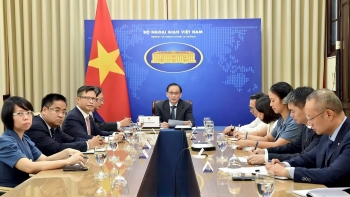 ຮັກສາການລັດຖະມົນຕີ​ກະຊວງການ​ຕ່າງປະ​ເທດ, ທ່ານ ​ເລ​ຮ່ວາຍ​ຈູງ ​ໄດ້​ໂທລະສັບ​ກັບ​ທ່ານ​ລັດຖະມົນຕີ​ການ​ຕ່າງປະ​ເທດ​ລາວ