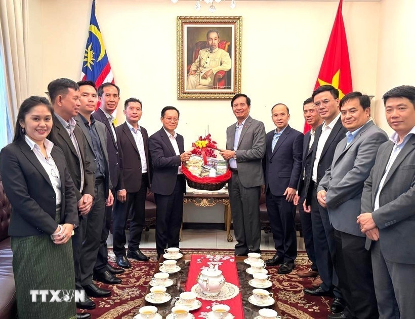 ​ເອກ​ອັກ​ຄະ​ລັດ​ຖະ​ທູດ ເທບ​ທະ​ວອນ: ຫວຽດ​ນາມ ແມ່ນ​ແບບ​ຢ່າງ​ແຫ່ງ​ການ​ພັດ​ທະ​ນາ​ຂອງ​ລາວ