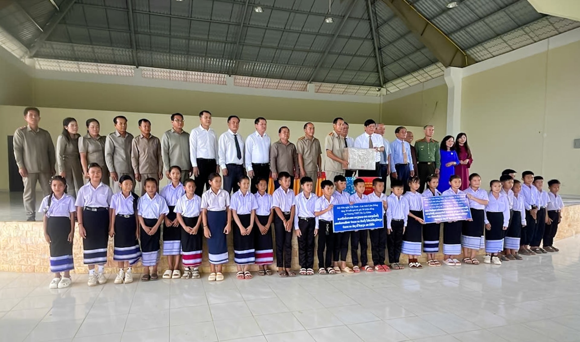 ເລີມດົງ ເສີມຂະຫຍາຍການ​ພົວພັນ​ມິດຕະພາບ​ກັບ​ບັນດາ​ທ້ອງ​ຖິ່ນ​ຂອງ​ລາວ
