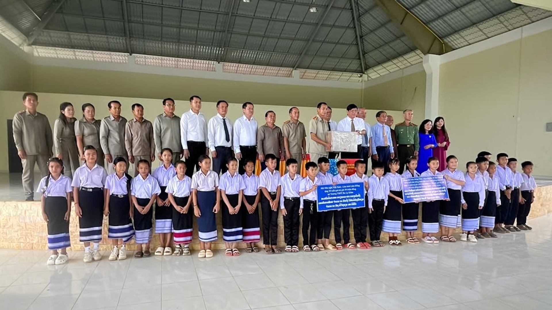 ເລີມດົງ ເສີມຂະຫຍາຍການ​ພົວພັນ​ມິດຕະພາບ​ກັບ​ບັນດາ​ທ້ອງ​ຖິ່ນ​ຂອງ​ລາວ