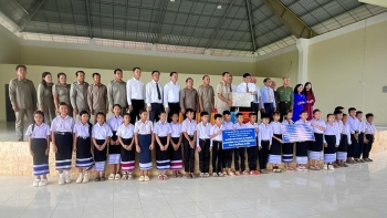 ເລີມດົງ ເສີມຂະຫຍາຍການ​ພົວພັນ​ມິດຕະພາບ​ກັບ​ບັນດາ​ທ້ອງ​ຖິ່ນ​ຂອງ​ລາວ
