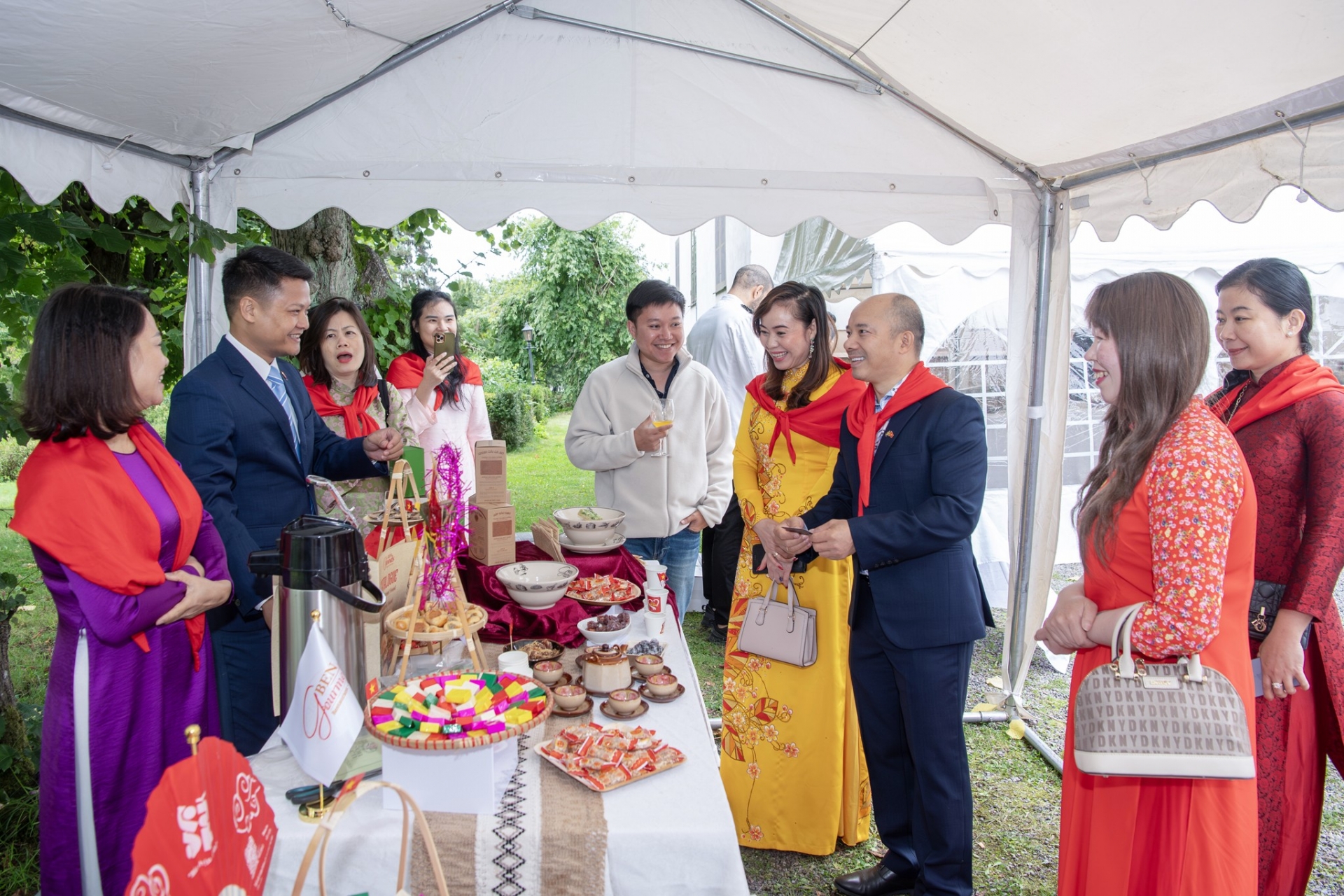 ວັດ​ທະ​ນະ​ທໍາ ແລະ ​ອາ​ຫານ​ຫວຽດ​ນາມ ປະການແຈ້ງ ​ຢູ່ຊູແອດ