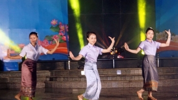 ລາຍ​ການ​ສະ​ແດ​ງ​ສິ​ລະ​ປະ “ນັກ​ສຶກ​ສາ ຫວຽດ - ລາວ, ເອກ​ອ້າງ​ທະ​ນົງ​ໃຈ​ສືບຕໍ່ກ້າວ​ເດີນ​”