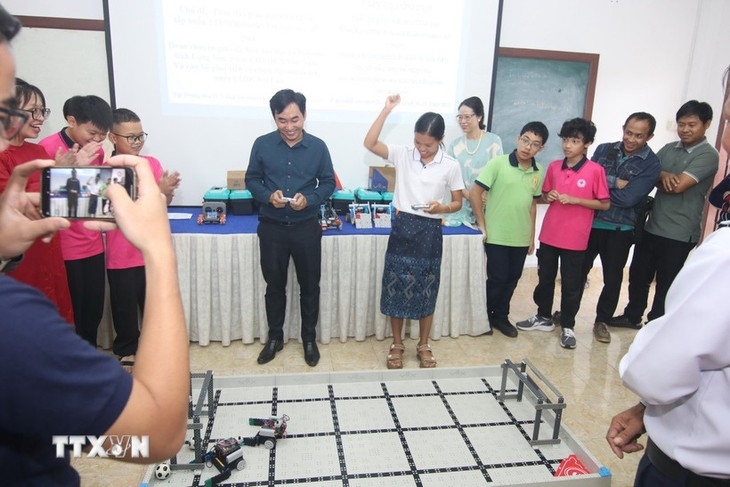 ຫວຽດ​ນາມ, ລາວ ​ເພີ່ມ​ທະ​ວີ​ການ​ຮ່ວມ​ມື​ການ​ສຶກ​ສາ STEM – Robotics