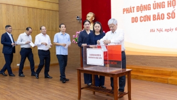 ແນວ​ໂຮມ​ປະ​ເທດ​ຊາດ ຫວຽດ​ນາມ ປຸກ​ລະ​ດົມ​ການ​ໜູນ​ຊ່ວຍ​ພໍ່​ແມ່​ປະ​ຊາ​ຊົນ​ຖືກ​ເສຍ​ຫາຍ​ຍ້ອນ​ພາ​ຍຸ Bualoi