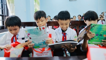 ນັກ​ສຶກ​ສາ​ເຫ້ວ 600 ກວ່າ​ຄົນ​ໄດ້​ຮັບ​ທຶນ​ສຶກ​ສາ​ເພື່ອ​ຜ່ານ​ຜ່າ​ຄວາມ​ຫຍຸ້ງ​ຍາກ​ຈາກ​ອົງ​ການ Zhi Shan