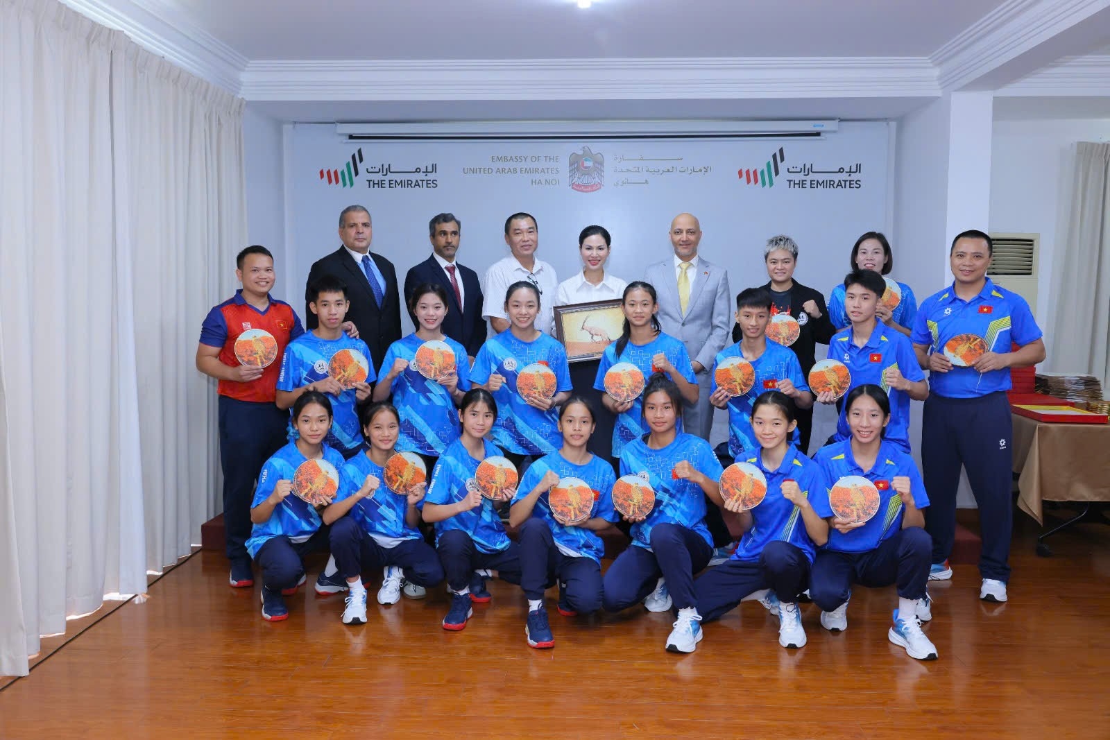 ສະຖານທູດ UAE ເຊີດຊູ​ຜົນງານ​ດີ​ເດັ່ນ​ຂອງທີມ​ຊາວ​ໜຸ່ມ ມວຍໄທ ຫວຽດນາມ