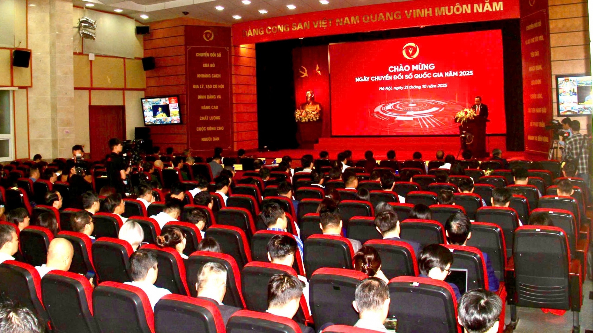 ການ​ຫັນ​ເປັນ​ດິ​ຈິ​ຕອນ​ຂອງ​ຫວຽດ​ນາມ​ເຂົ້າ​ສູ່​ໄລ​ຍະ​ເລັ່ງ​ລັດ, ປະ​ສິດ​ທິ​ຜົນ ແລະ ໃກ້​ຊິດ​ກັບ​ປະ​ຊາ​ຊົນ