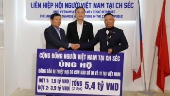 ຊາວຫວຽດນາມ ອາໄສຢູ່​ເຊັກໂກ ​ສະໜັບສະໜູນ​ພີ່ນ້ອງ​ຮ່ວມ​ຊາດພາຍ​ໃນ​ປະ​ເທດ​ທີ່​ໄດ້​ຮັບ​ຜົນ​ກະທົບ​ຈາກ​ພາຍຸ