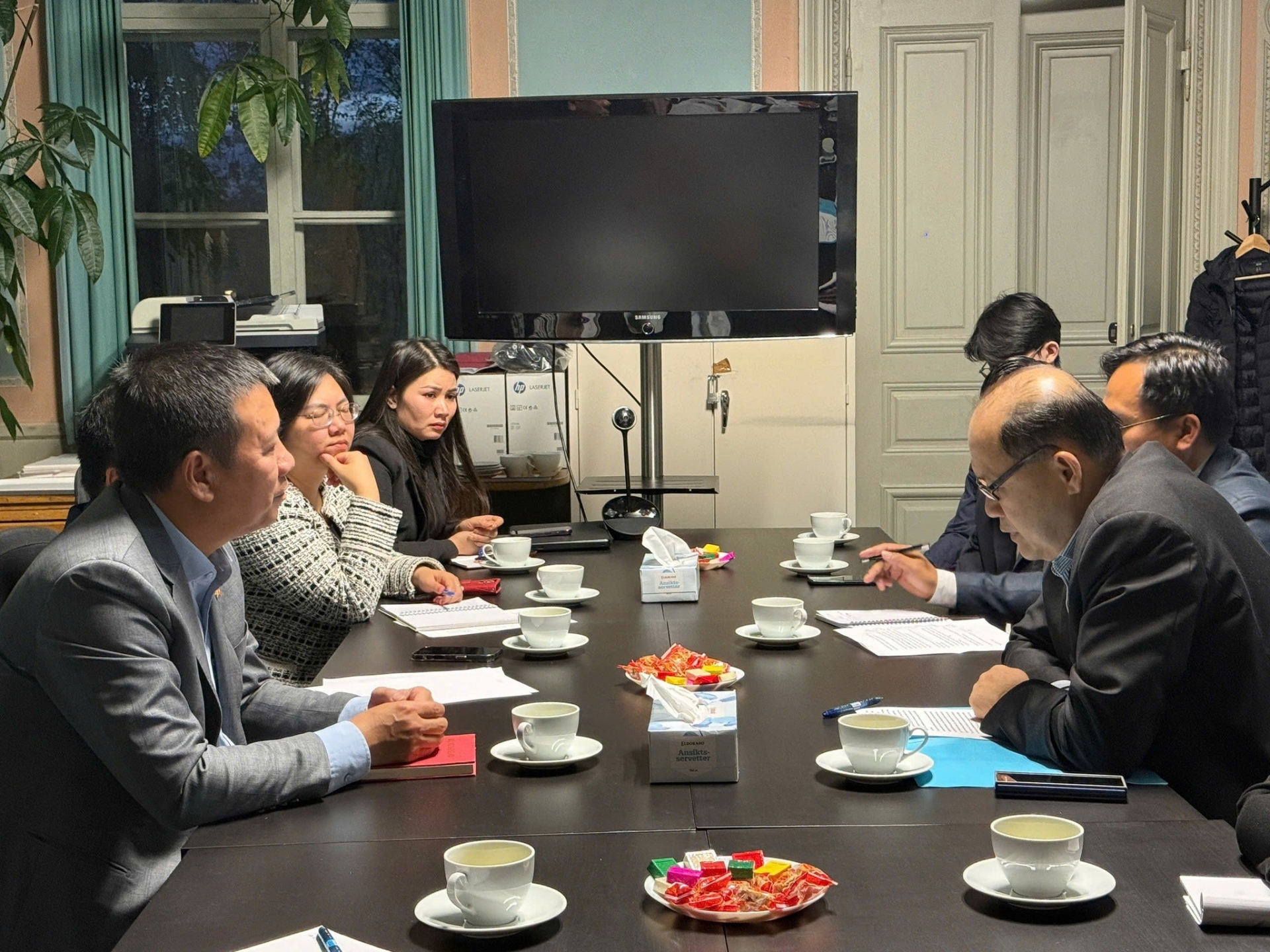 ເຕັມໄປດ້ວຍຄວາມມິດຕະພາບ ຫວຽດນາມ - ລາວ ຢູ່ ຊູແອດ ເຕັມໄປດ້ວຍຄວາມມິດຕະພາບ ຫວຽດນາມ - ລາວ ຢູ່ ຊູແອດ