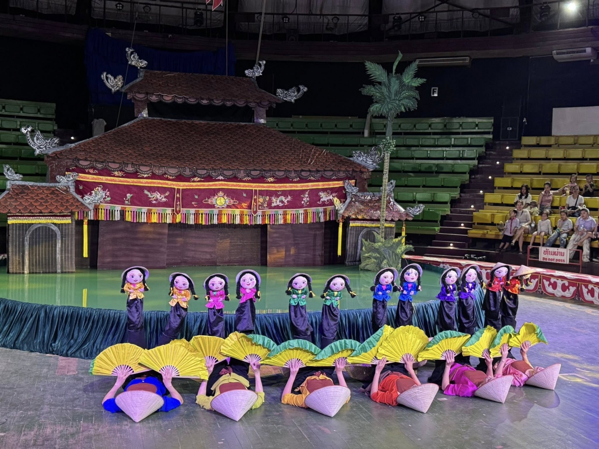 ລະຄອນຕຸກກະຕານ້ຳ ຫວຽດນາມ ຊະນະຜູ້ຊົມລາວ ລະຄອນຕຸກກະຕານ້ຳ ຫວຽດນາມ ຊະນະຜູ້ຊົມລາວ