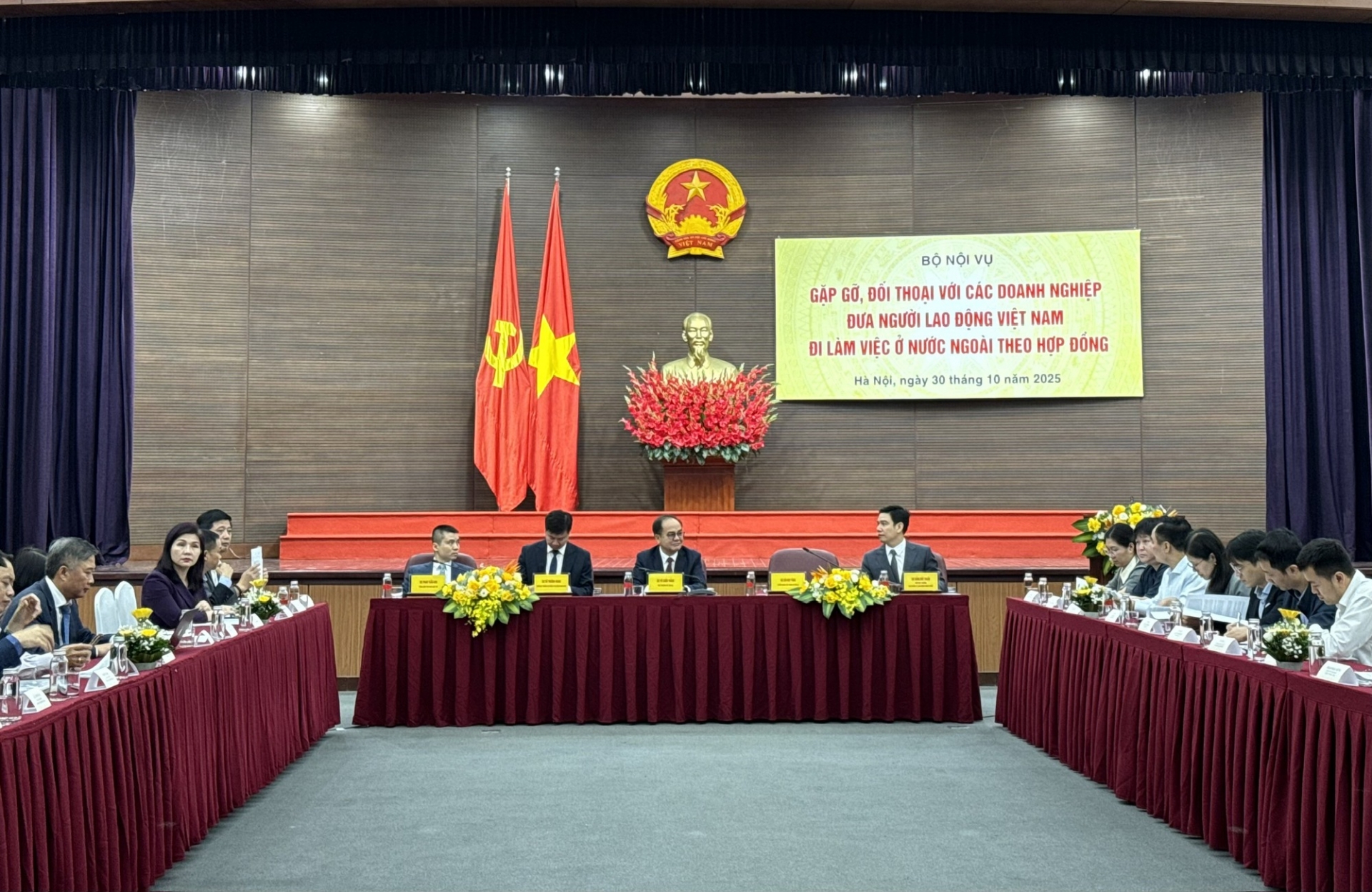 6 – 7 ຕື້ USD ເງີນຕ່າງປະເທດມາ​ຈາກ​ຄົນ​ງານ​ຫວຽດ​ນາມ​ຢູ່​ຕ່າງ​ປະ​ເທດ​ໃນ​ແຕ່​ລະ​ປີ