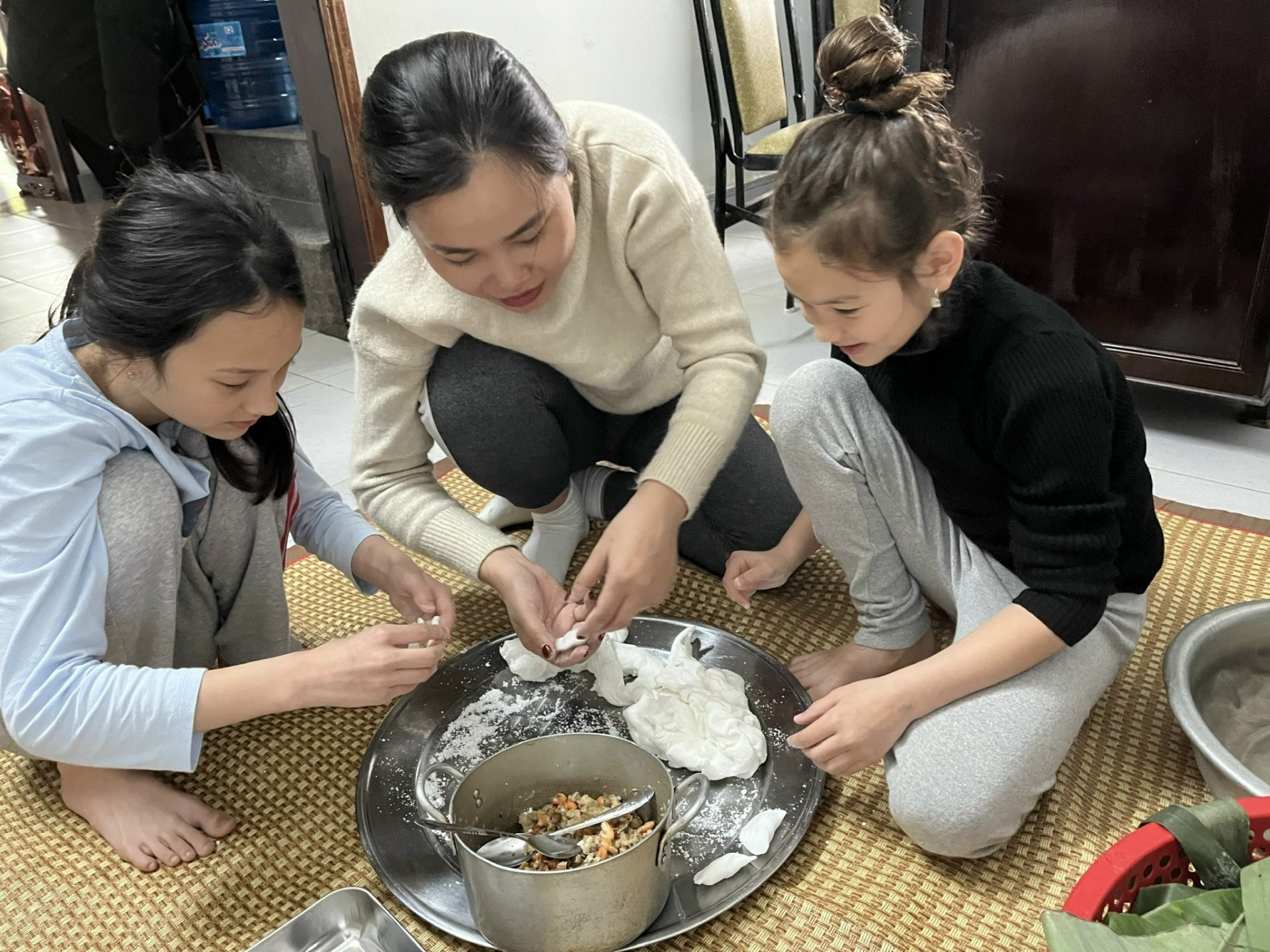 ຈາກ Chartres (ຝຣັ່ງ) ສອນໃຫ້ລູກເວົ້າພາສາບ້ານເກີດເມືອງນອນ ຈາກ Chartres (ຝຣັ່ງ) ສອນໃຫ້ລູກເວົ້າພາສາບ້ານເກີດເມືອງນອນ