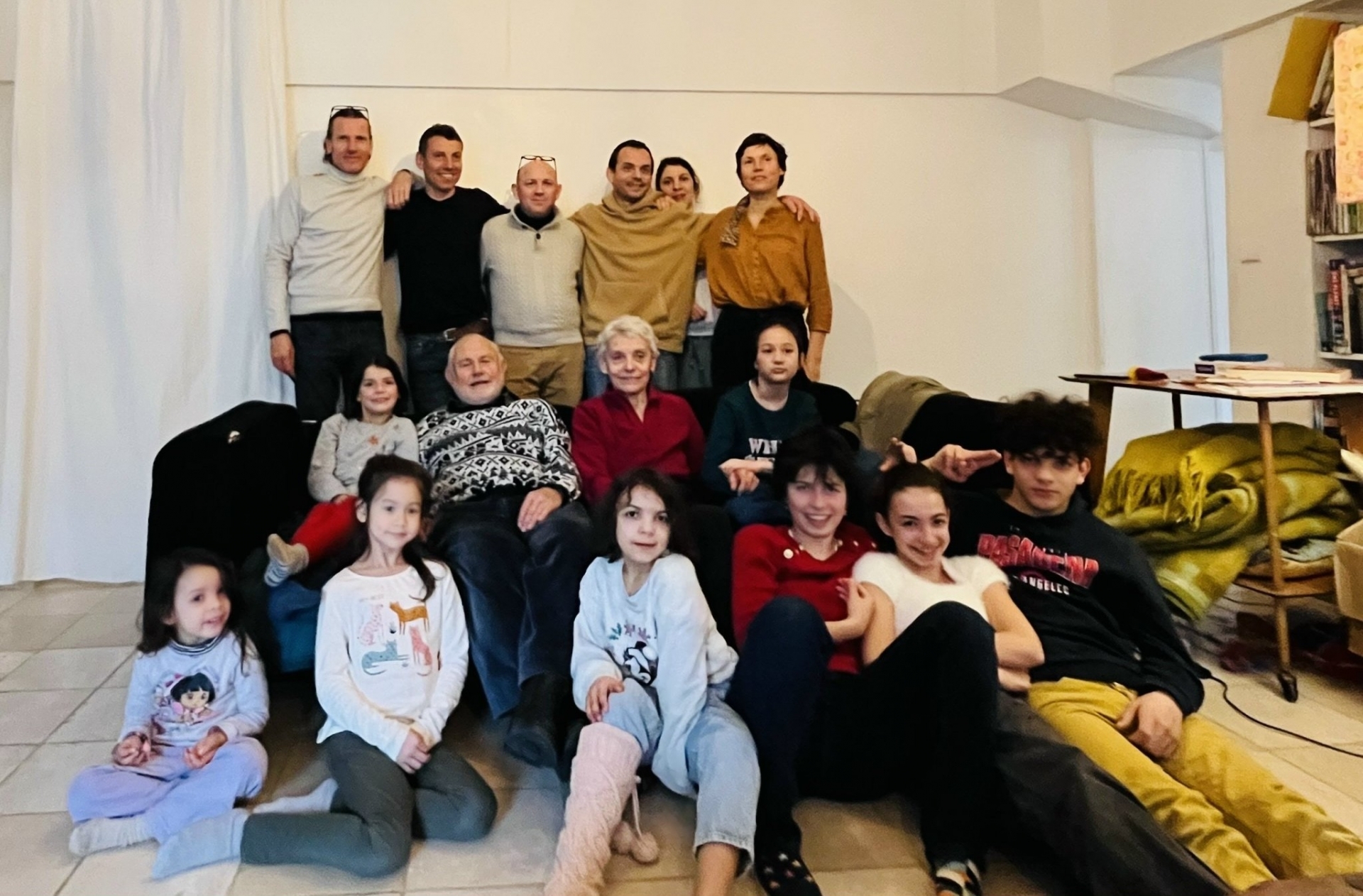 ຈາກ Chartres (ຝຣັ່ງ) ສອນໃຫ້ລູກເວົ້າພາສາບ້ານເກີດເມືອງນອນ ຈາກ Chartres (ຝຣັ່ງ) ສອນໃຫ້ລູກເວົ້າພາສາບ້ານເກີດເມືອງນອນ