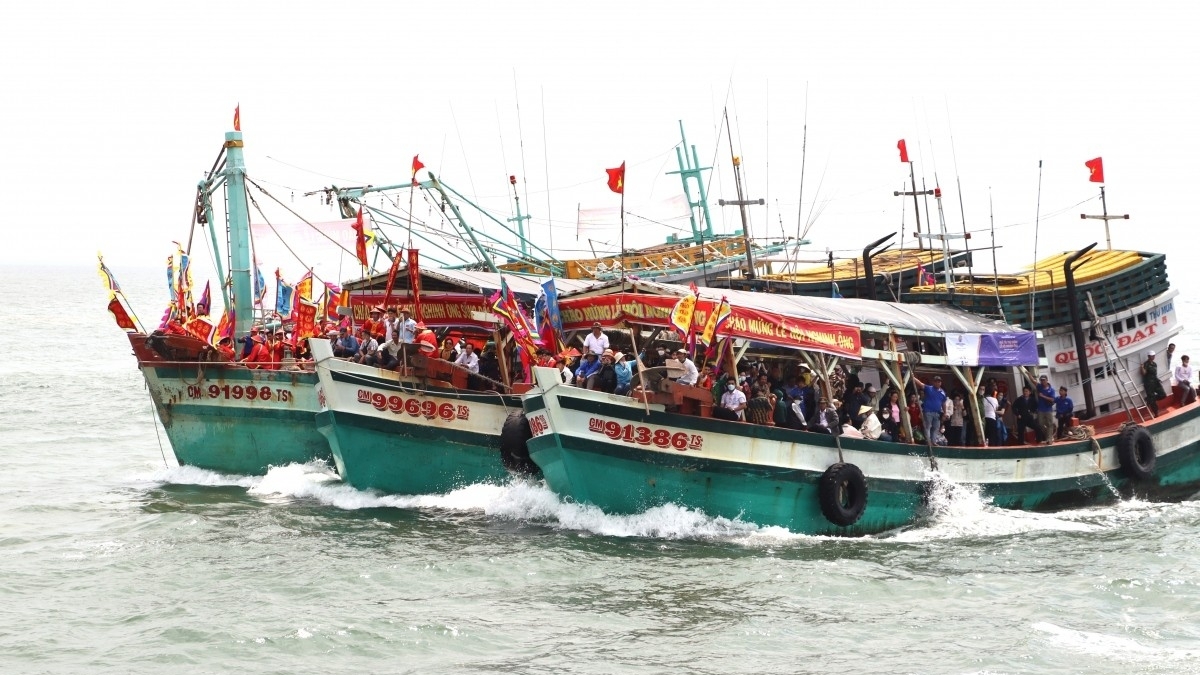 ແກ້ໄຂ “ບັດ​ເຫຼືອງ” IUU: ຫຼາຍ​ທ້ອງ​ຖິ່ນ​ບັນ​ລຸ 100% ກຳ​ປັ່ນ​ຫາ​ປາ​ຕິດ​ຕັ້ງ​ອຸ​ປະ​ກອນ​ຕິດ​ຕາມ​ກວດ​ກາ​ການ​ເດີນ​ທາງ.