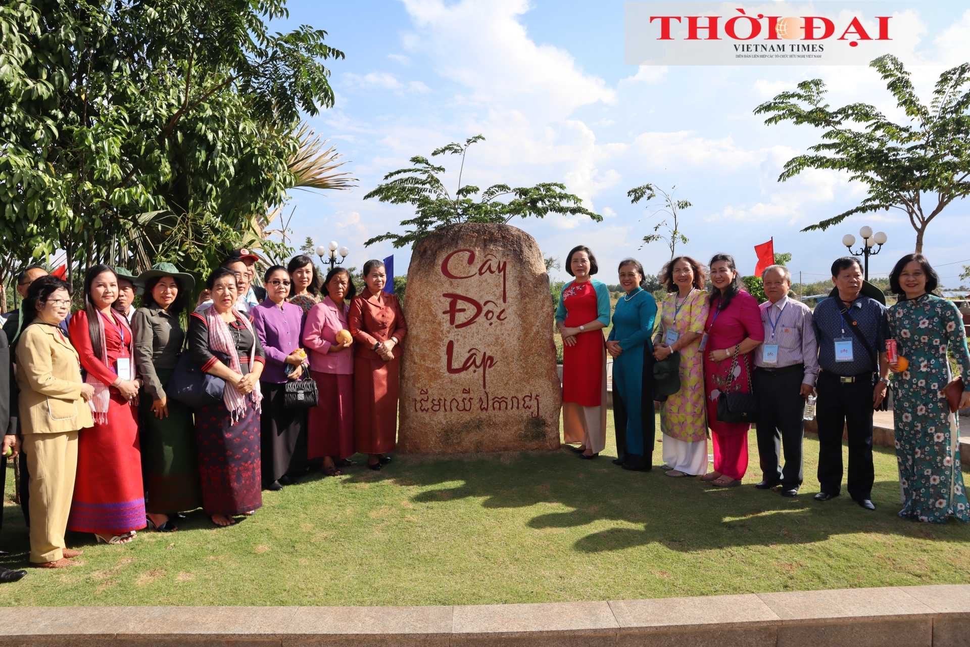 ຄວາມຈິງໃຈ, ຢືດຢຸ່ນ, ມີຫົວຄິດປະດິດສ້າງ: ເອກະລັກສະເພາະໃນການພົບປະແລກປ່ຽນປະຊາຊົນຫວຽດນາມ ກັບບັນດາປະເທດບ້ານໃກ້ເຮືອນຄຽງ ຄວາມຈິງໃຈ, ຢືດຢຸ່ນ, ມີຫົວຄິດປະດິດສ້າງ: ເອກະລັກສະເພາະໃນການພົບປະແລກປ່ຽນປະຊາຊົນຫວຽດນາມ ກັບບັນດາປະເທດບ້ານໃກ້ເຮືອນຄຽງ