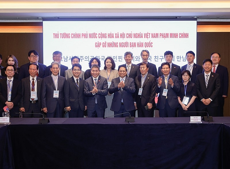 ສະຫະພັນ​ບັນດາ​ອົງການ​ມິດຕະພາບ​ຫວຽດນາມ ​ໄດ້​ເຂົ້າ​ຮ່ວມ ​ແລະ ຈັດຕັ້ງຢ່າງຕັ້ງໜ້າການເຄື່ອນ​ໄຫວ​ວຽກ​ງານ​ການ​ຕ່າງປະ​ເທດ​ຂັ້ນ​ສູງ​ຢູ່​ຕ່າງປະ​ເທດ.