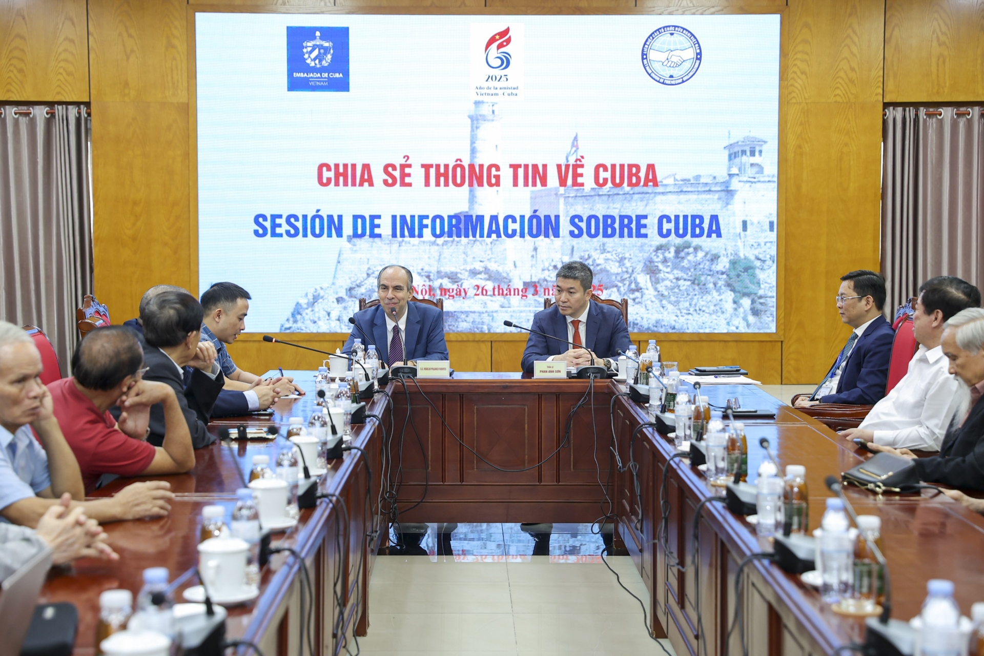 ຄວາມ​ສາ​ມັກ​ຄີ​ຫວຽດ​ນາມ - ກູ​ບາ ແມ່ນ​ຄຳ​ສັ່ງ​ຂອງ​ຫົວ​ໃຈ