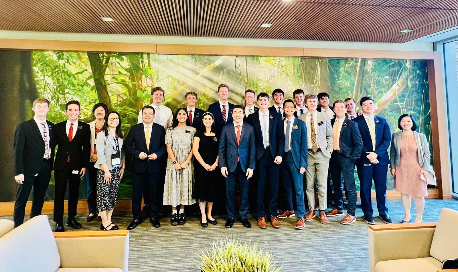 ສະຫະພັນ​ບັນດາ​ອົງການ​ມິດຕະພາບ​ຫວຽດນາມ ກັບບັນຫາ​ຮັບປະກັນ​ສິດທິ​ມະນຸດ​ຢູ່​ຫວຽດນາມ