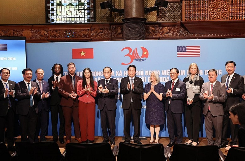 75 ປີ​ແຫ່ງ​ການ​ເຄື່ອນ​ໄຫວ​ໜູນ​ຊ່ວຍ​ວຽກ​ງານ​ການ​ຕ່າງປະ​ເທດ​ຂອງ​ພັກ ​ແລະ ການ​ທູດ​ແຫ່ງ​ລັດ - ວຽກ​ງານ​ມຸ່ງ​ໄປ​ສູ່​ໄລຍະ​ໃໝ່