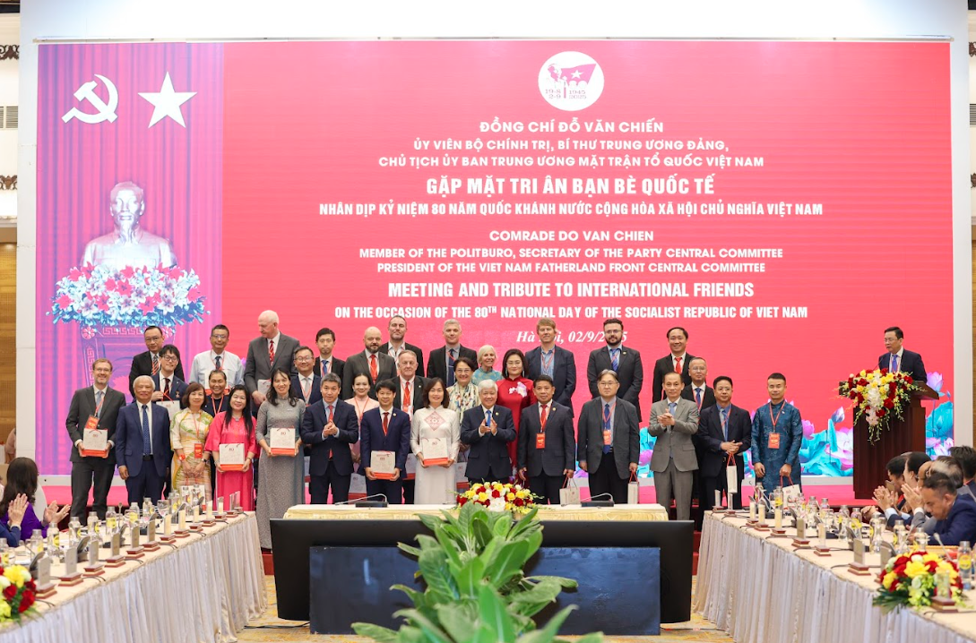 75 ປີ​ແຫ່ງ​ການ​ເຄື່ອນ​ໄຫວ​ໜູນ​ຊ່ວຍ​ວຽກ​ງານ​ການ​ຕ່າງປະ​ເທດ​ຂອງ​ພັກ ​ແລະ ການ​ທູດ​ແຫ່ງ​ລັດ - ວຽກ​ງານ​ມຸ່ງ​ໄປ​ສູ່​ໄລຍະ​ໃໝ່