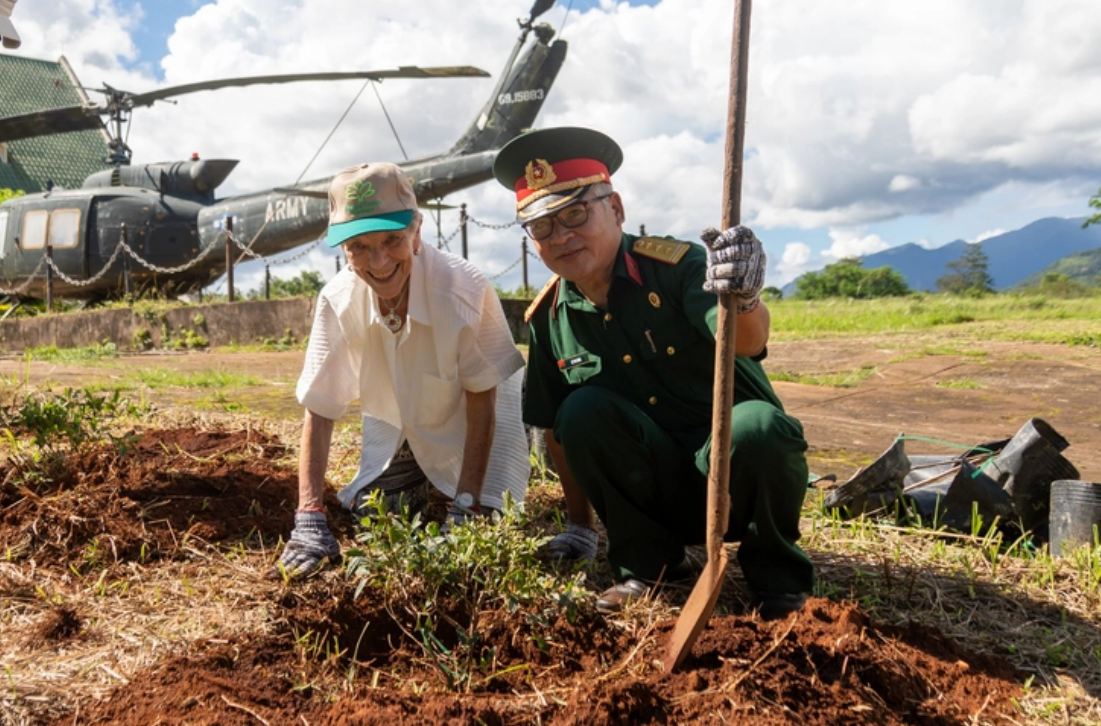 PeaceTrees Vietnam: ປະ​ກອບ​ສ່ວນ​ປິ່ນ​ປົວ​ບາດ​ແຜ​ຈາກ​ສົງ​ຄາມ, ເພີ່ມພູນຄູນສ້າງອາ​ນາ​ຄົດ