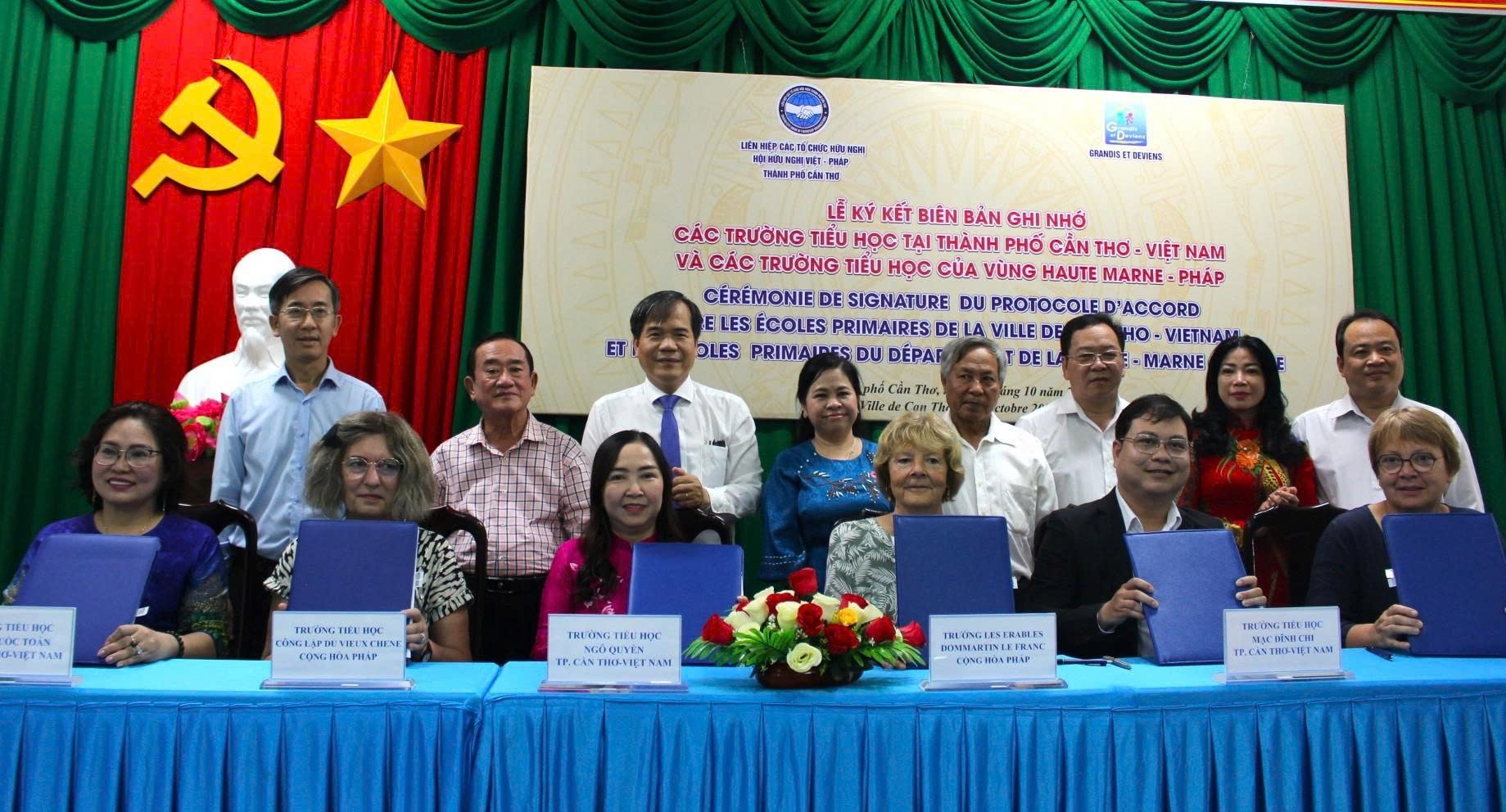 ເກີນເທີ - ການເດີນທາງເພື່ອກາຍເປັນ 