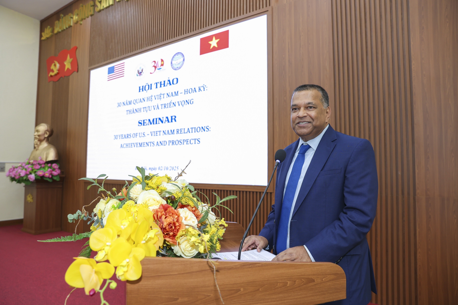 ວາງແຜນການ​ກໍ່ສ້າງ​ການ​ທູດ​ປະຊາຊົນ​ຫວຽດນາມ ​ໃນ​ໄລຍະ​ໃໝ່