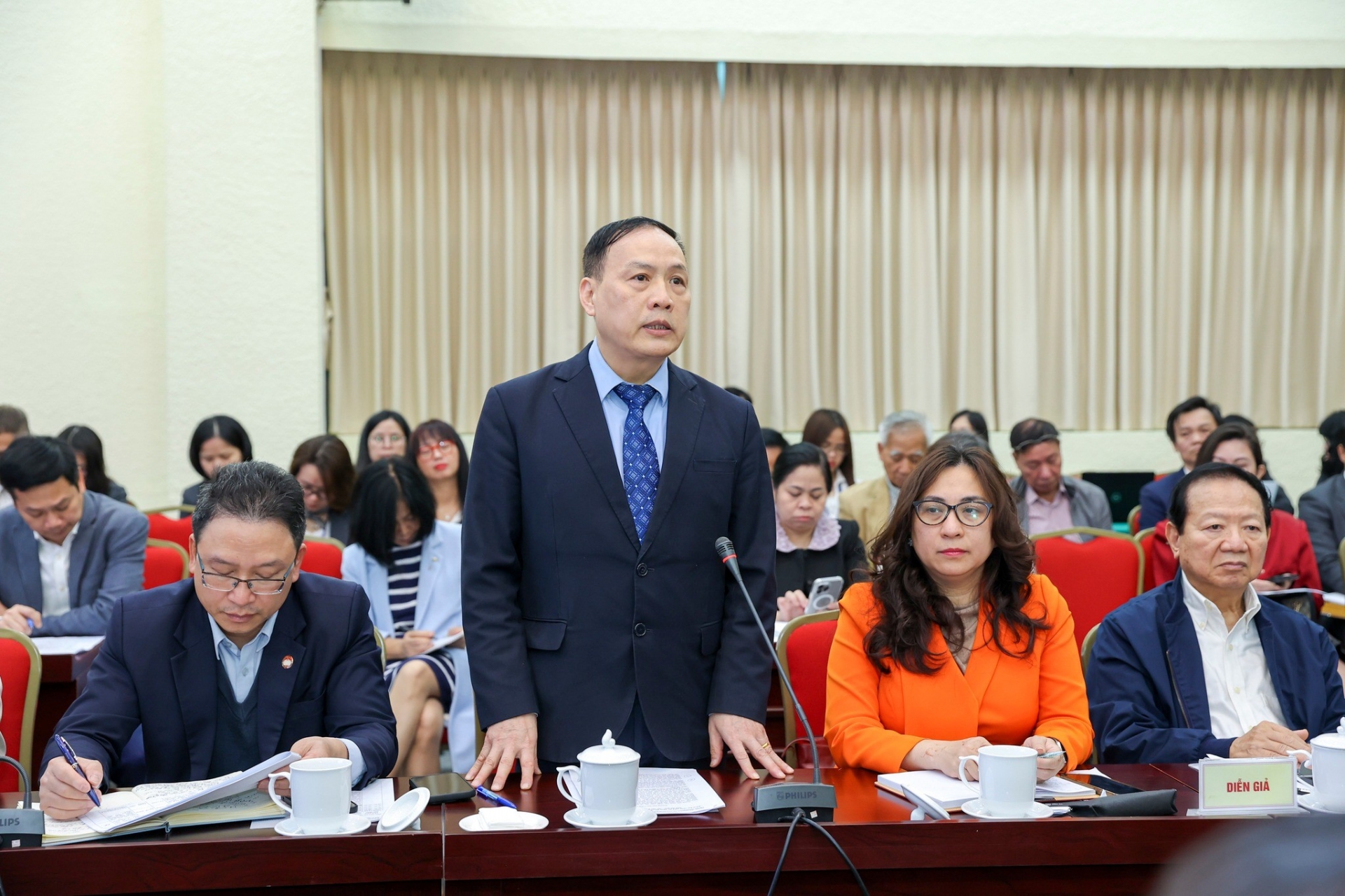 ວາງແຜນການ​ກໍ່ສ້າງ​ການ​ທູດ​ປະຊາຊົນ​ຫວຽດນາມ ​ໃນ​ໄລຍະ​ໃໝ່