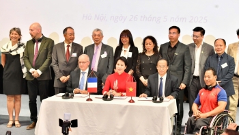 ຊຸກຍູ້​ການ​ພົວພັນ​ລະຫວ່າງ​ສອງ​ປະ​ເທດ ຫວຽດນາມ - ​ເອີ​ລົບ: ຈາກ​ການ​ເຊື່ອມ​ຕໍ່​ບັນດາ​ນັກ​ຊ່ຽວຊານ, ນັກຮຽນຮູ້ ເຖິງການ​ຮ່ວມ​ມື​ດ້ານ​ວິທະຍາສາດ ​ແລະ ​ເຕັກ​ໂນ​ໂລ​ຢີ.