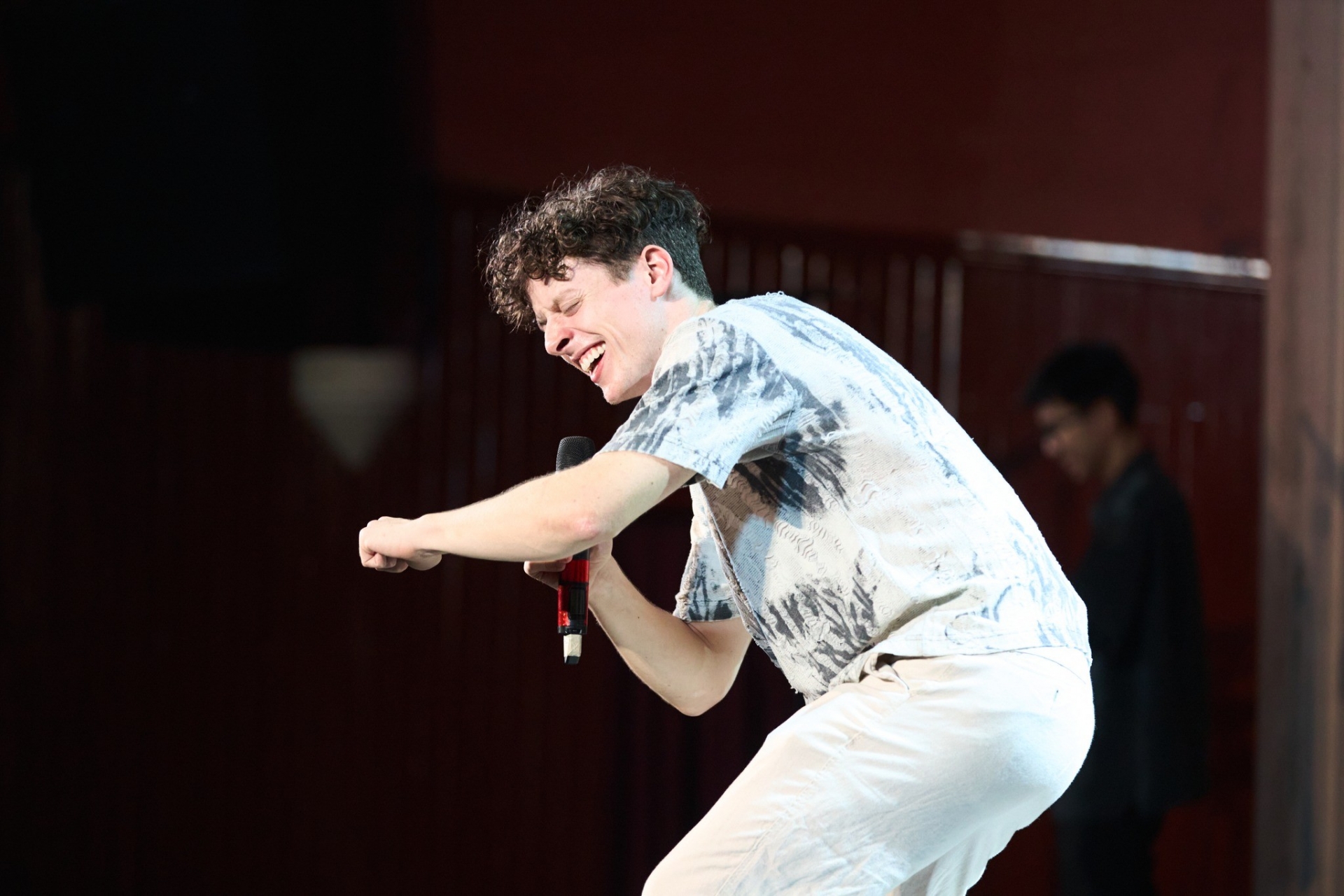 ຜູ້ບ່າວຊາວຕ່າງປະເທດ 3 ຄົນ ແມ່ນທູດພາສາຫວຽດນາມ