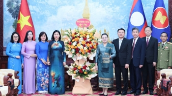 ​ເຜີຍ​ແຜ່​ນ້ຳ​ໃຈ​ສາມັກຄີ​ຫວຽດນາມ - ລາວ ​ເນື່ອງ​ໃນ​ໂອກາດ​ສະ​ເຫຼີ​ມສະຫຼອງ 50 ປີ​ແຫ່ງ​ວັນ​ຊາດ​ລາວ