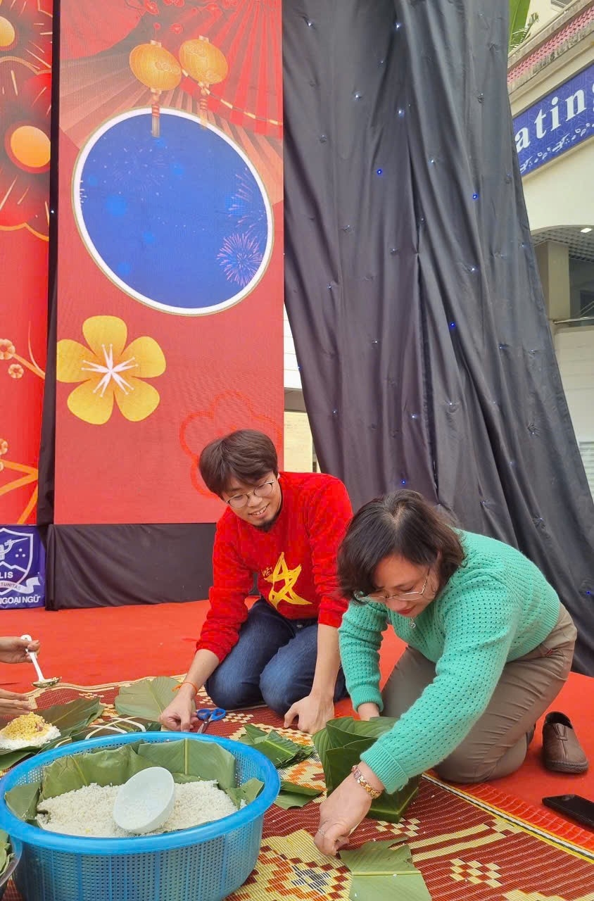 Hikaru Watanabe: ພາສາຫວຽດນາມ ທີ່ດີຈາກສິ່ງທີ່ງ່າຍດາຍຫຼາຍ, ສຽງຈ່າວຕອນເຊົ້າ, ທັກທາຍປະຈໍາວັນ Hikaru Watanabe: ພາສາຫວຽດນາມ ທີ່ດີຈາກສິ່ງທີ່ງ່າຍດາຍຫຼາຍ, ສຽງຈ່າວຕອນເຊົ້າ, ທັກທາຍປະຈໍາວັນ