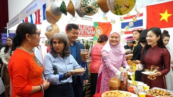 ທ່ານນາງ ປະລິນຍາໂທ ຫງວຽນ​ຖູ້ຍທຽນເຮືອງ: ​ຄວາມ​ມີໄຫວພິບ, ມີ​ຫົວຄິດ​ປະດິດ​ສ້າງ​ໃນ​ການ​ເຄື່ອນ​ໄຫວ​ເຜີຍ​ແຜ່​ພາສາ​ຫວຽດນາມ ຢູ່ ມາ​ເລ​ເຊຍ