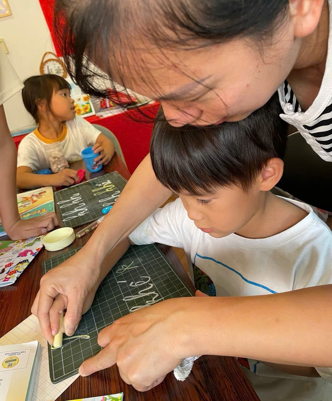 ອາຈານຊາວຫວຽດນາມ ຢູ່ Osaka ແລະ ການເດີນທາງຂອງການສອນພາສາແມ່ໃຫ້ເດັກນ້ອຍຫ່າງໄກຈາກບ້ານ ອາຈານຊາວຫວຽດນາມ ຢູ່ Osaka ແລະ ການເດີນທາງຂອງການສອນພາສາແມ່ໃຫ້ເດັກນ້ອຍຫ່າງໄກຈາກບ້ານ