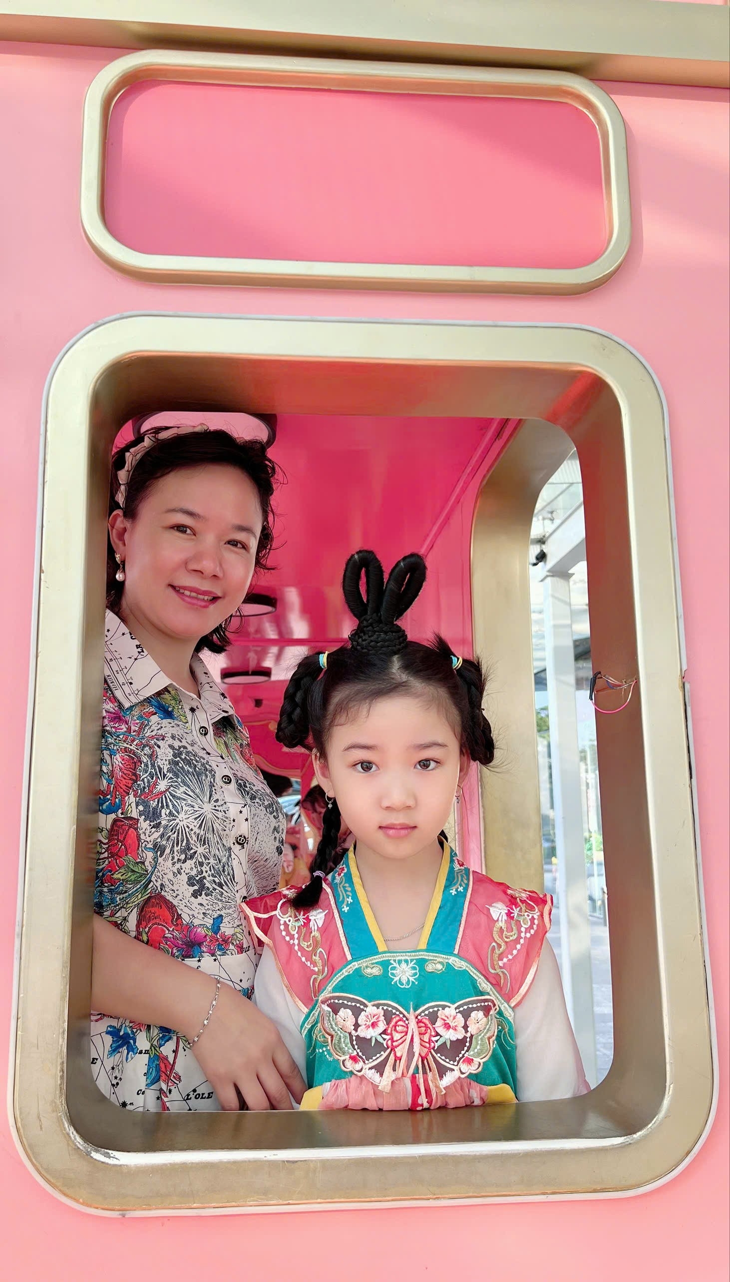 ປອ. ຈາມີ ເປີດ​ເຜີຍ​ຄວາມ​ລັບ​ໃນ​ການ​ຊ່ວຍ​ໃຫ້​ລູກ “ອ່ານ ແລະ ຂຽນ​ໄດ້​ຢ່າງ​ຄ່ອງ​ແຄ້ວ” ​ພາ​ສາ​ຫວຽດນາມ