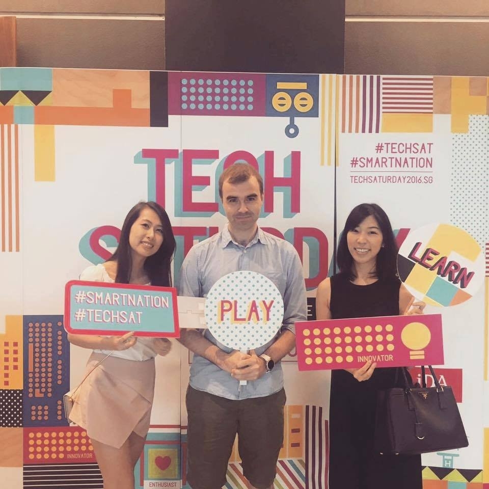 ນັກຂຽນຕ່າງປະເທດສາມຄົນ ເຜີຍ​ແຜ່​ຫວຽດ​ນາມ​