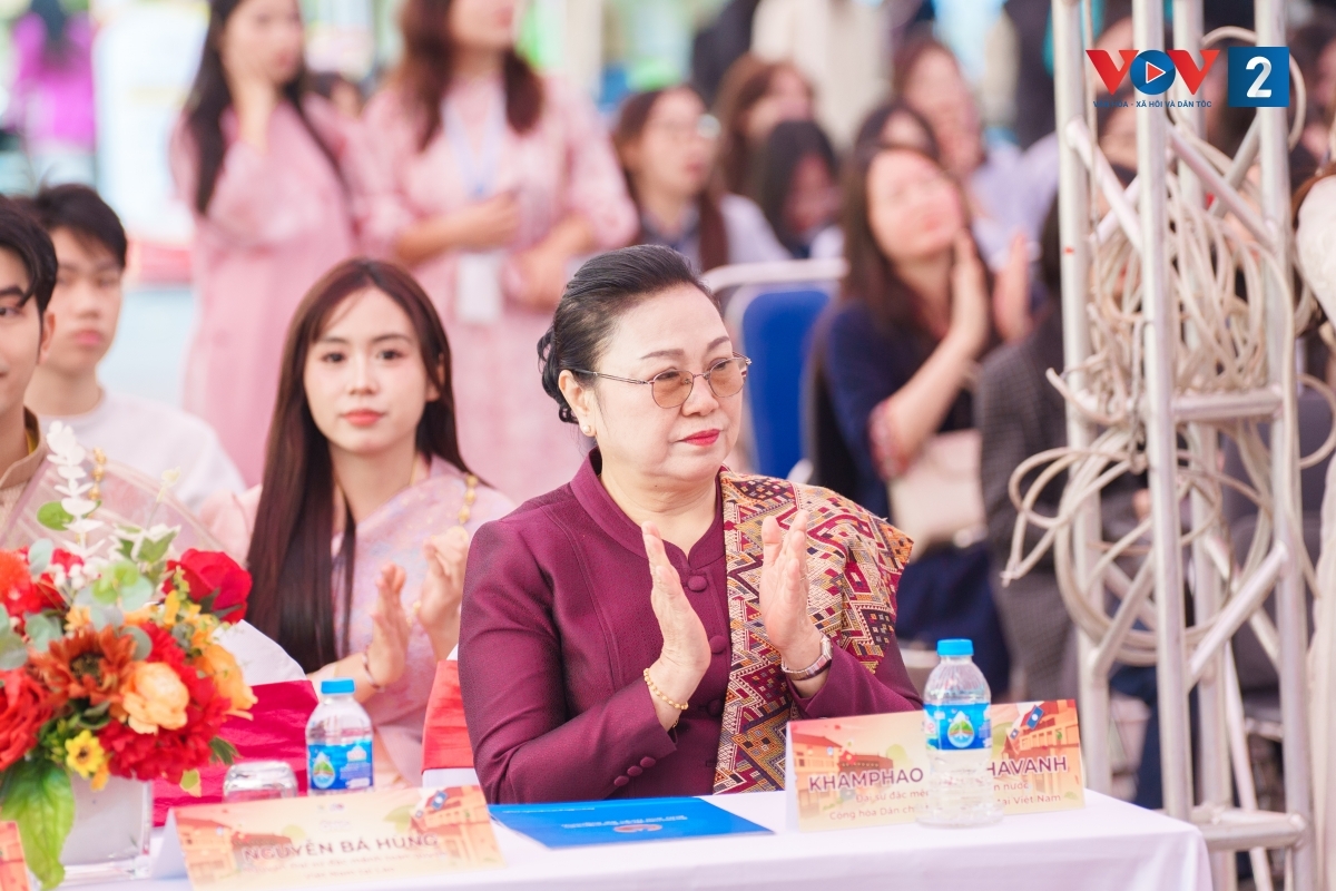 ທ່ານເອກອັກຄະລັດຖະທູດລາວ ເນັ້ນໜັກເຖິງຄວາມຮັບຜິດຊອບຂອງບັນດານັກສຶກສາໃນການພົວພັນມິດຕະພາບຫວຽດນາມ - ລາວ. ທ່ານເອກອັກຄະລັດຖະທູດລາວ ເນັ້ນໜັກເຖິງຄວາມຮັບຜິດຊອບຂອງບັນດານັກສຶກສາໃນການພົວພັນມິດຕະພາບຫວຽດນາມ - ລາວ.