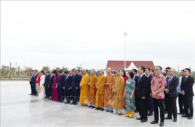 ເພື່ອລະນຶກເຖິງທ່ານປະທານປະເທດ ໄກສອນ ພົມວິຫານ, ຜູ້ໄດ້ວາງພື້ນຖານການພົວພັນແບບພິເສດຫວຽດນາມ - ລາວ. ເພື່ອລະນຶກເຖິງທ່ານປະທານປະເທດ ໄກສອນ ພົມວິຫານ, ຜູ້ໄດ້ວາງພື້ນຖານການພົວພັນແບບພິເສດຫວຽດນາມ - ລາວ.