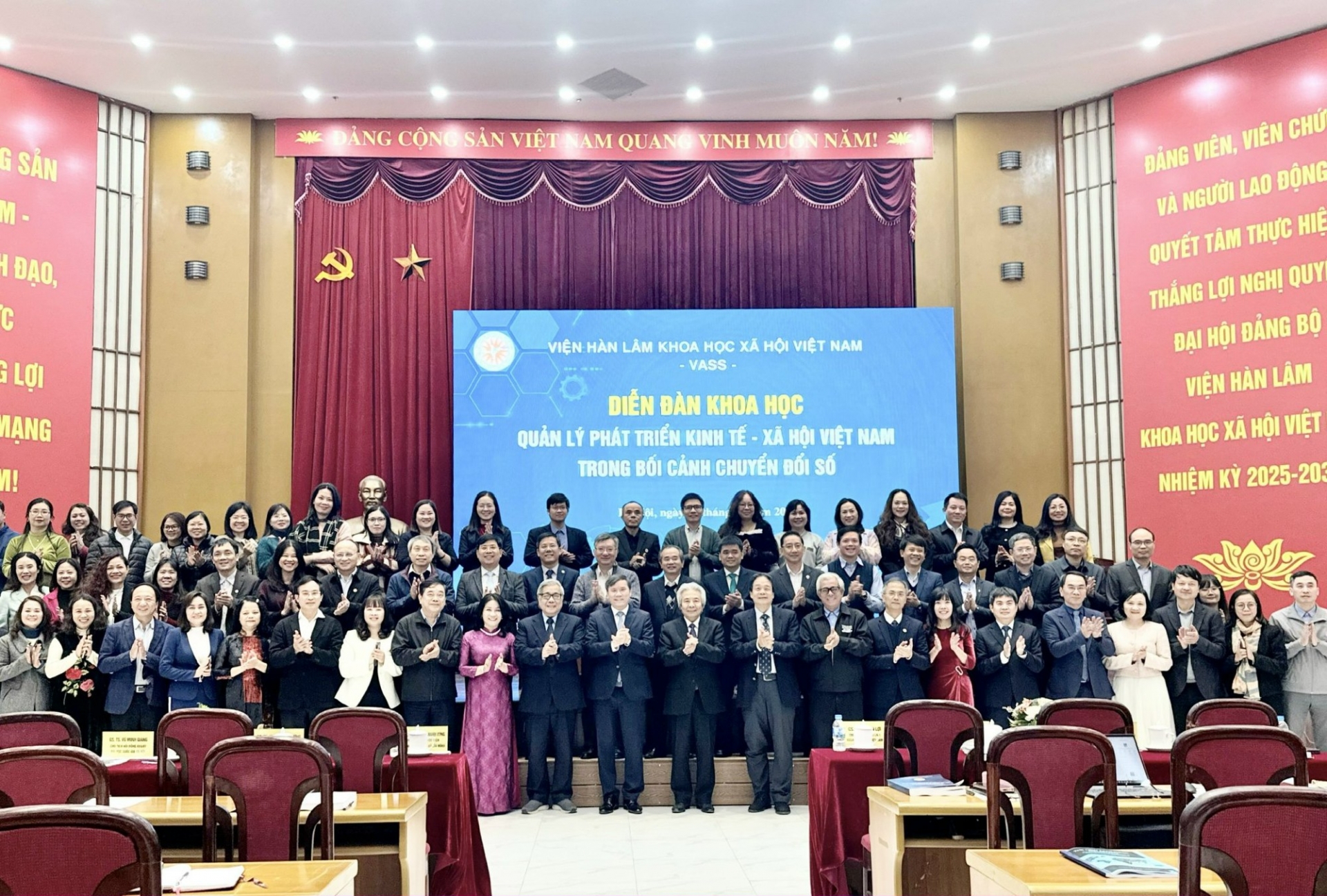 ໝູນໃຊ້ກາລະໂອກາດຈາກກໍາລັງການຜະລິດດິຈິຕອນເພື່ອການເຕີບໂຕໃຫມ່ ໝູນໃຊ້ກາລະໂອກາດຈາກກໍາລັງການຜະລິດດິຈິຕອນເພື່ອການເຕີບໂຕໃຫມ່