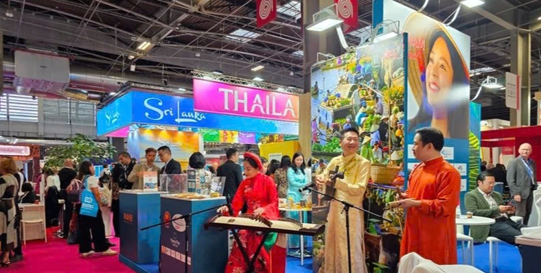 ​ຜະລິດ​ຕະພັນ​ວັດທະນະທຳ, ທ່ອງ​ທ່ຽວ ຫວຽດນາມ ສ້າງຄວາມ​ປະ​ທັບ​ໃຈ​ຢູ່​ງານຕະຫຼາດນັດ ປາຣີ.