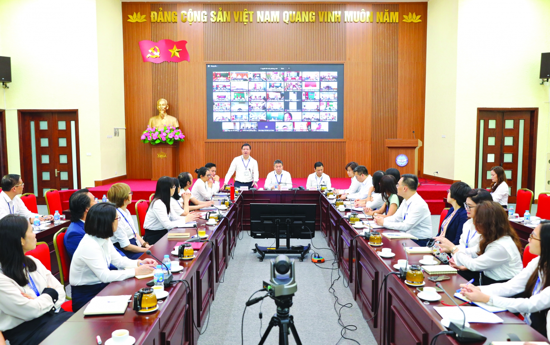 ຄວາມສໍາເລັດມາຈາກຄວາມມານະພະຍາຍາມເພື່ອ 