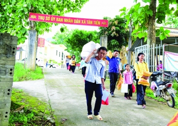 ຊ່ວຍແຮງເພື່ອຟື້ນຟູເຂດນໍ້າຖ້ວມ