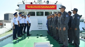 ກອງບັນຊາການກຳລັງປ້ອງກັນຝັ່ງທະເລເຂດ 4 ໃຫ້ກຳລັງໃຈພະນັກງານ ແລະ ທະຫານລ່ວງໜ້າພາລະກິດຕ້ານການຄ້າຂາຍສັດຜິດກົດໝາຍ ແລະ IUU ໃນຊ່ວງເວລາບຸນເຕັດ.